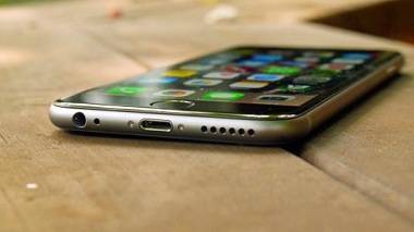iphone官方旗舰店能刷机么 5b7132edcf556.jpg